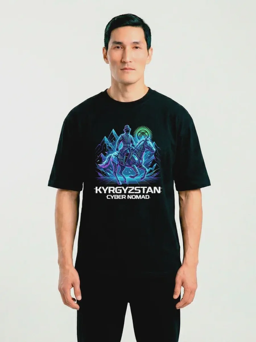 Футболка мужская унисекс оверсайз чёрная с принтом «Cyber Nomad Kyrgyzstan» — фото 1 из 4