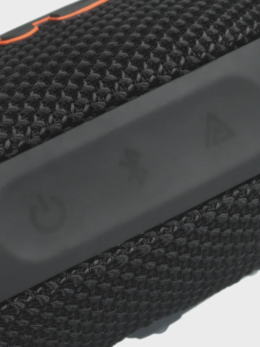 Портативная колонка JBL CLIP 5 — фото 5 из 30