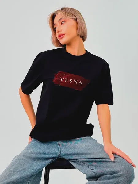 Фото товара Футболка базовая Унисекс Черная с принтом «VESNA»