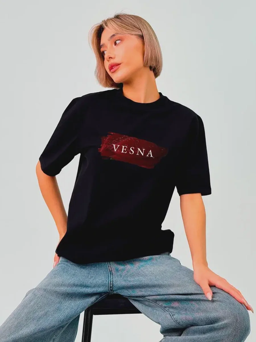 Футболка базовая Унисекс Черная с принтом «VESNA» — фото 1 из 9