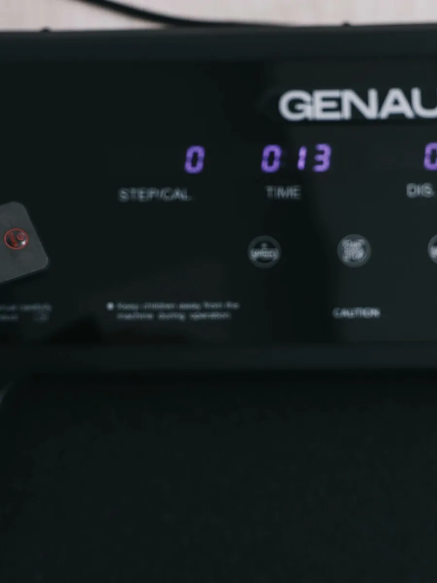 Электрическая беговая дорожка Genau Cardio Concept — фото 9 из 9